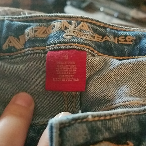 Distressed Bermuda shorts - Picture 3 of 3